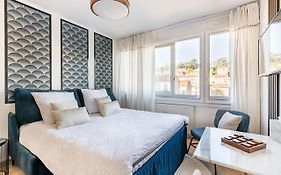 SARAH - Design Studio Lumineux Bergson
